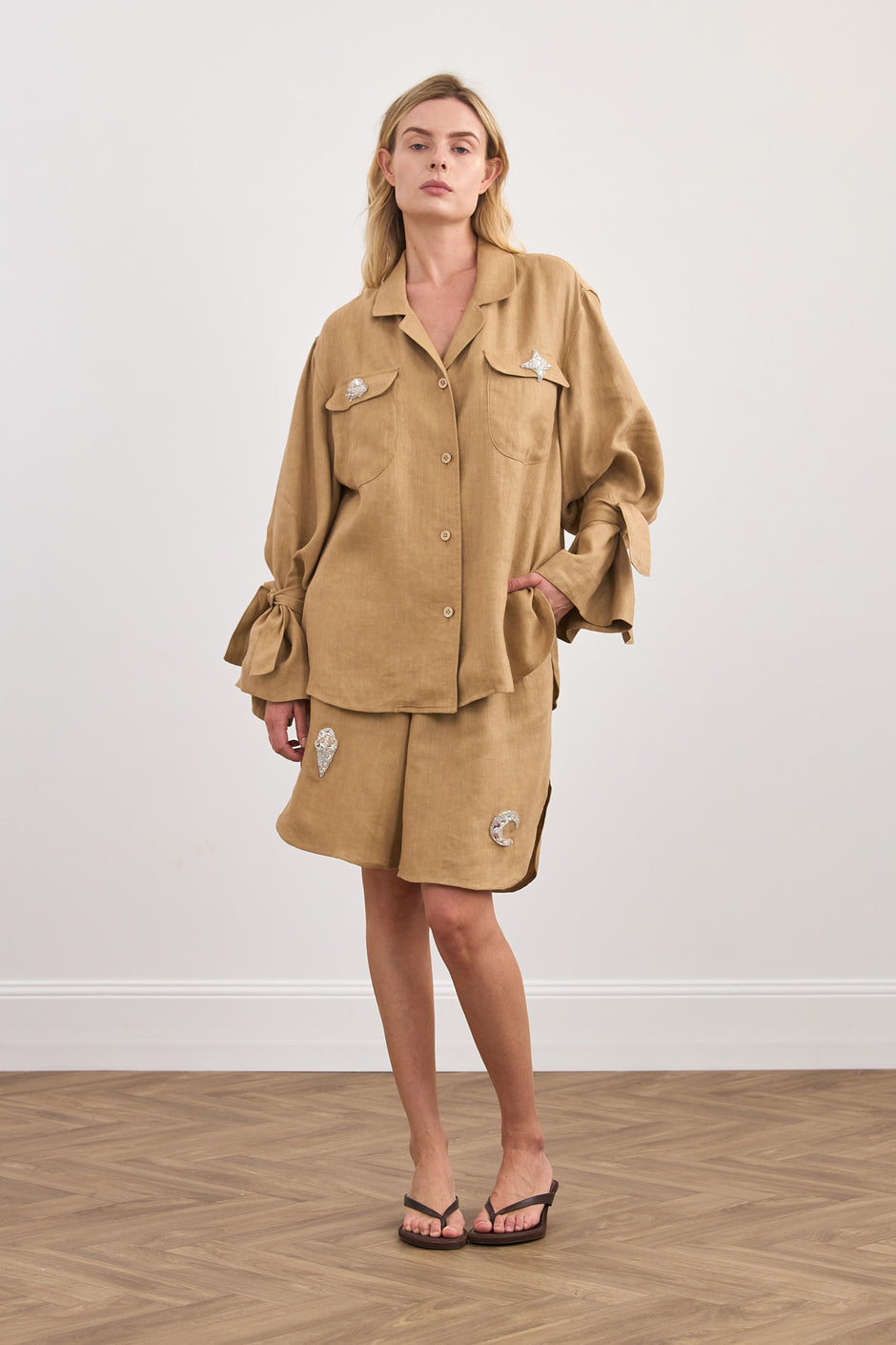 Вишита вручну лляна верхня сорочка