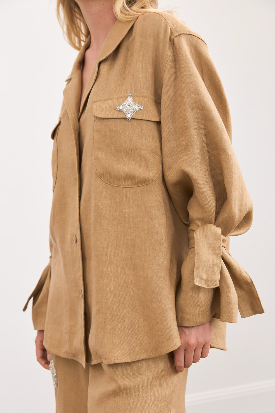 Вишита вручну лляна верхня сорочка