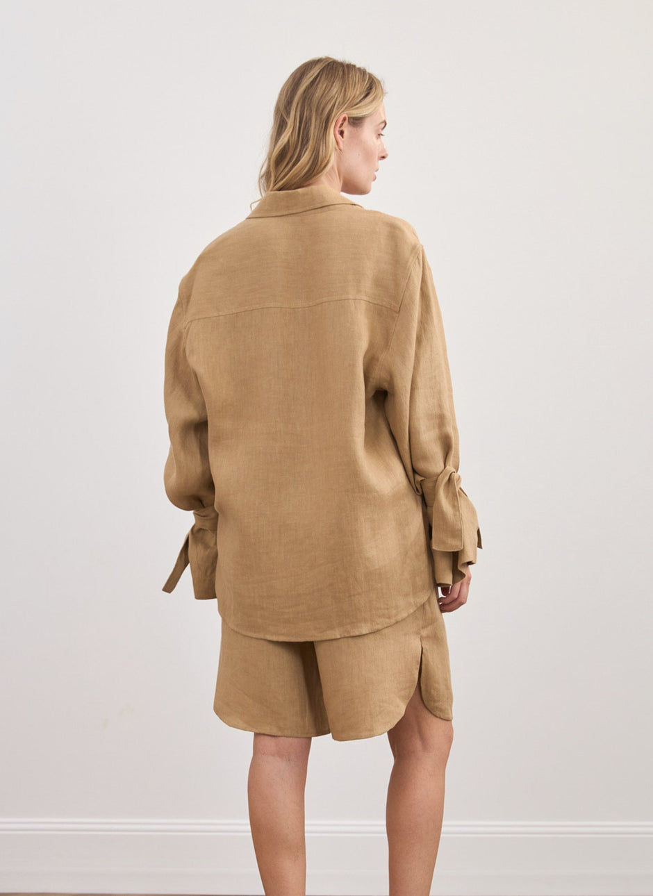 Вишита вручну лляна верхня сорочка