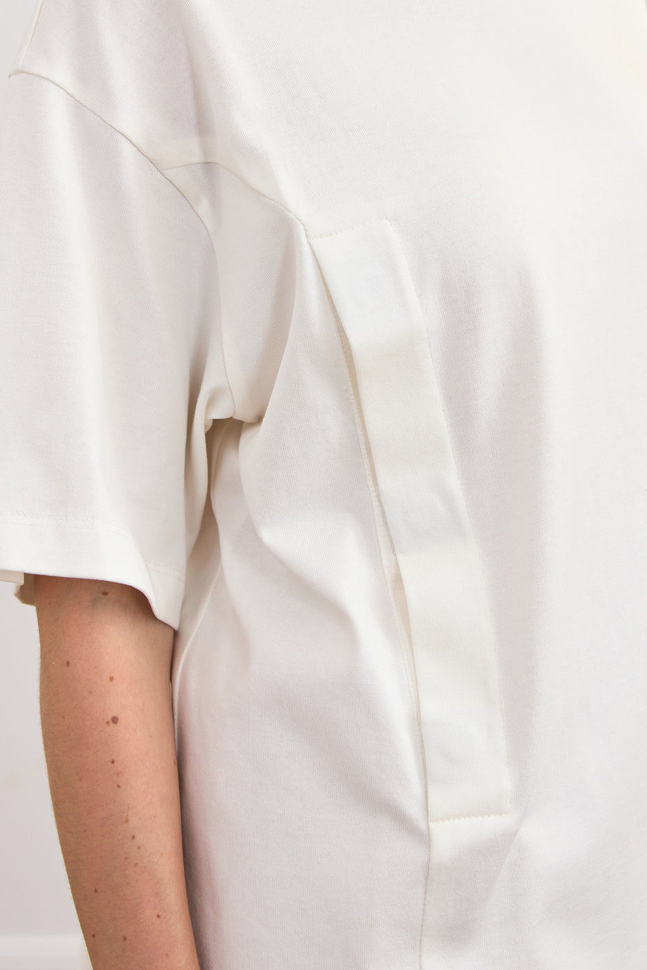 Футболка з магнітами