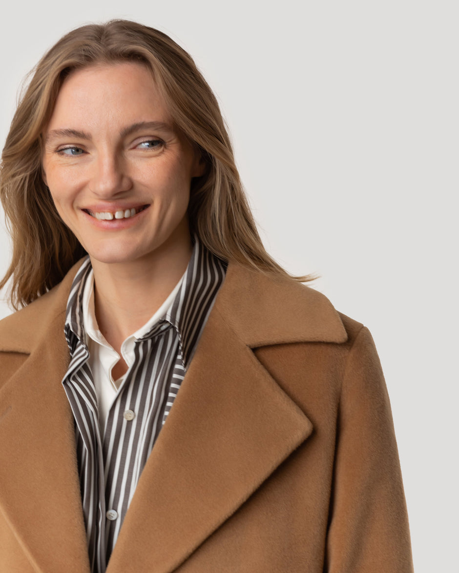 Пальто з поясом із вовни