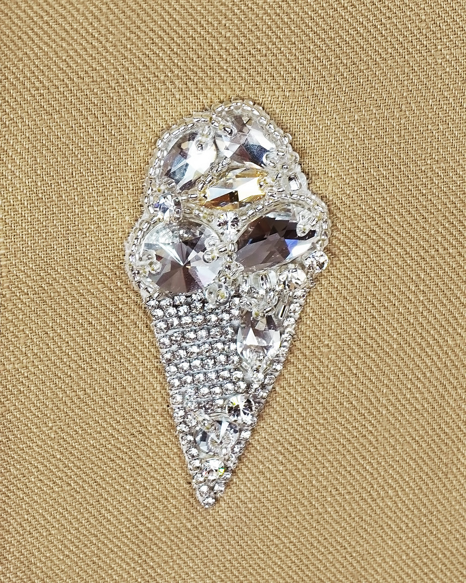 Льняні шорти з ручною вишивкою